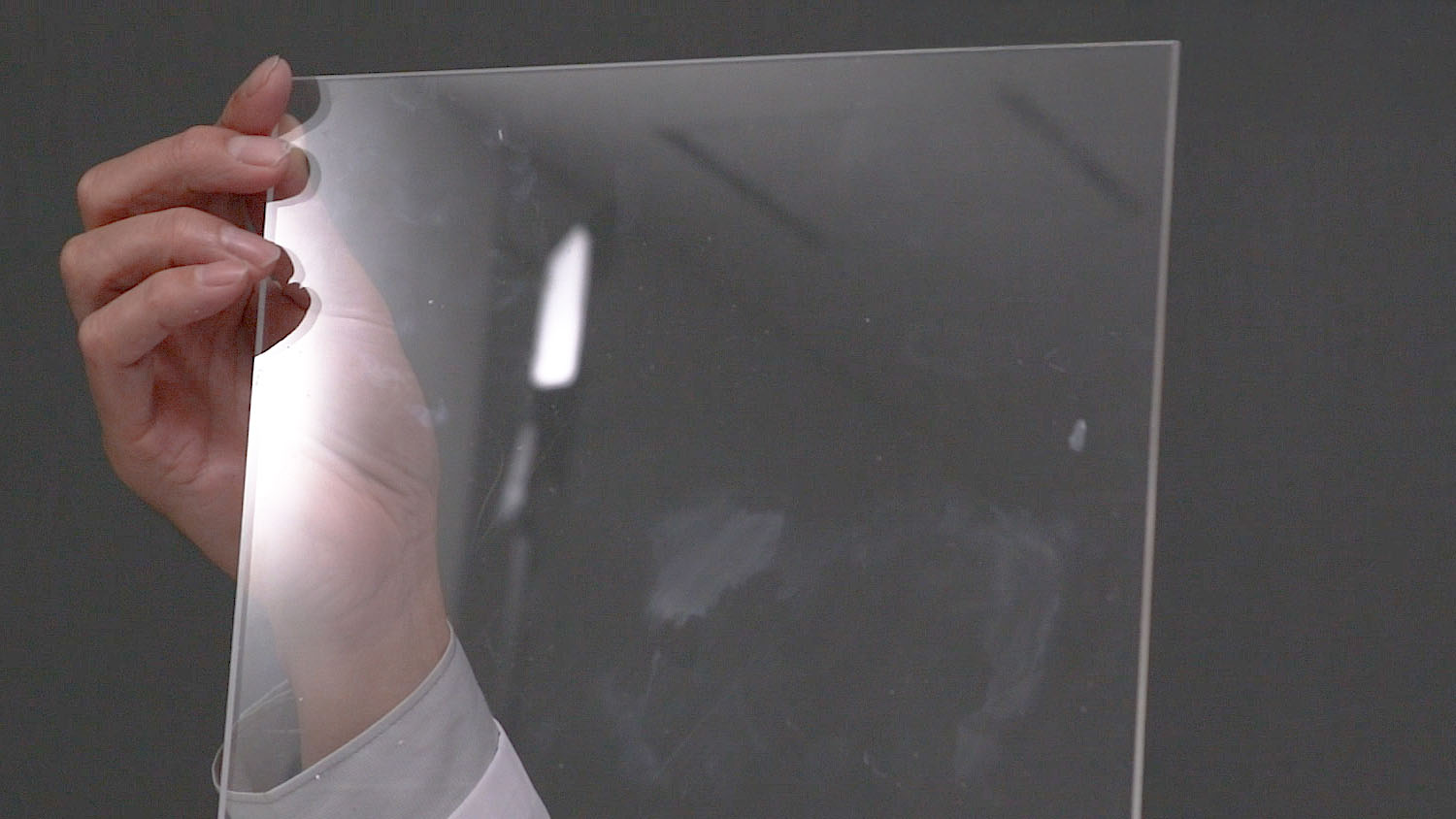 ネイルリムーバーを浸透させたアクリル板