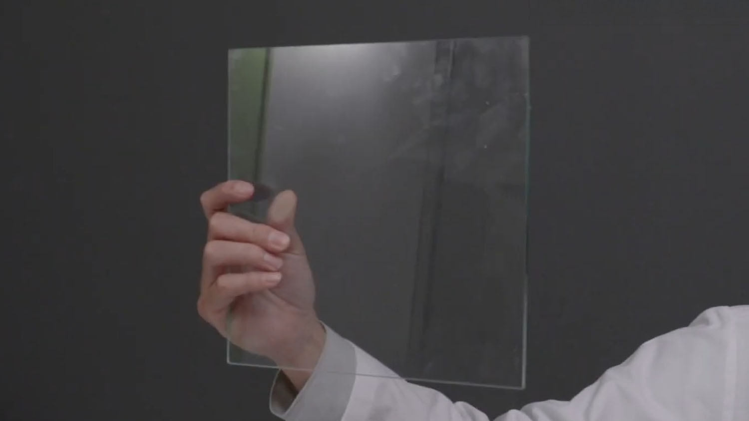 ネイルリムーバーを浸透させたガラス板